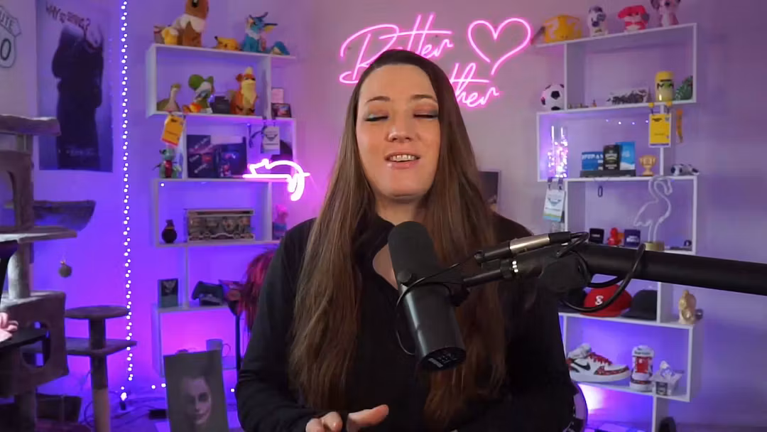 Turn free followers into paying customers • Learn tested creator monetization systems • Get weekly calls, resources and community support • Stay accountable to consistent, revenue-focused content