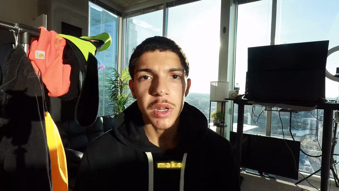 Live trade ideas called in real time • News, options flow and chart analysis in one place • Education-focused streams and Q&A • Active VIP community for faster learning